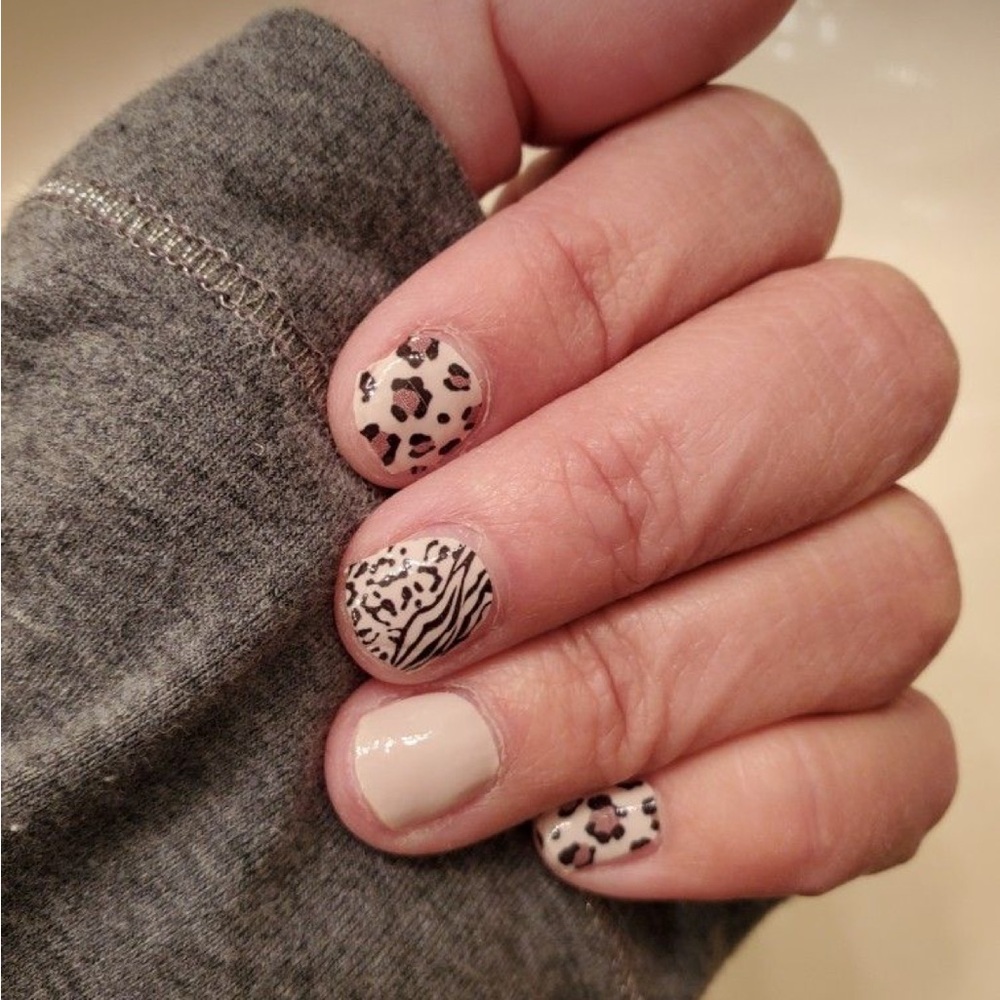 *Retired* Color Street: Take Meowt (petite) |  Leopard Print Tiger Animal Beige - Picture 5 of 10